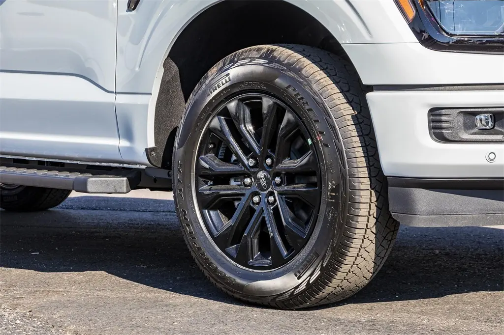 2025 Ford F-150 XLT photo 2