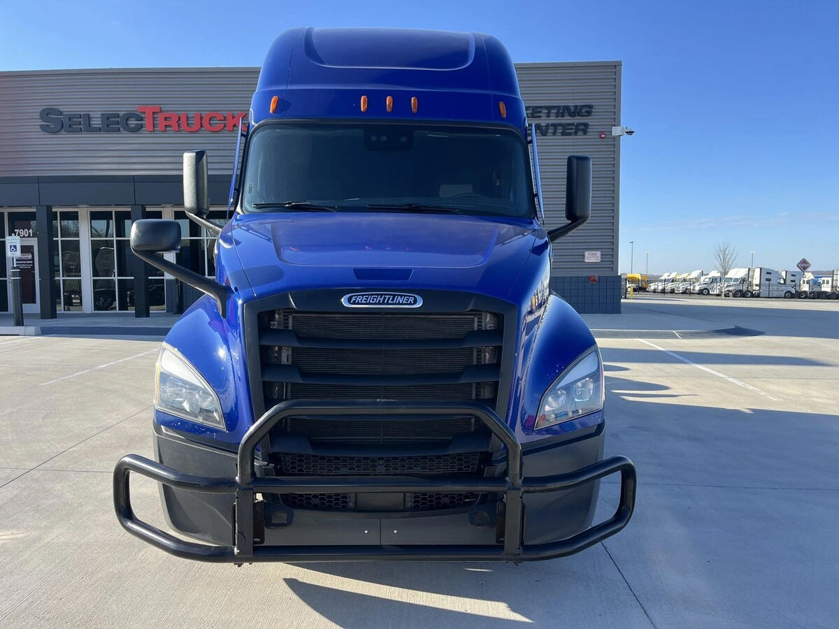 2022 Freightliner Cascadia - image 7