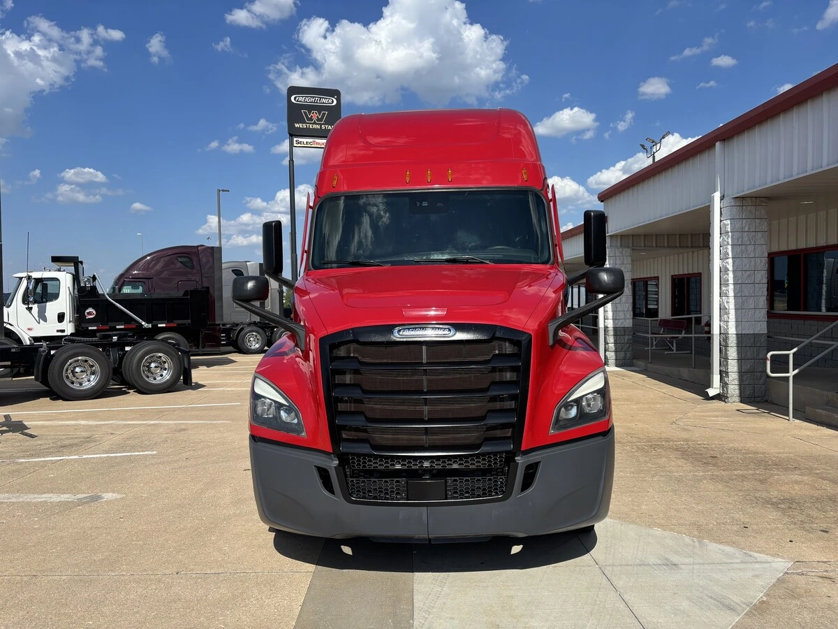 2023 Freightliner Cascadia — photo 3
