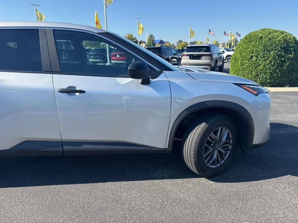 2024 Nissan Rogue S photo 10