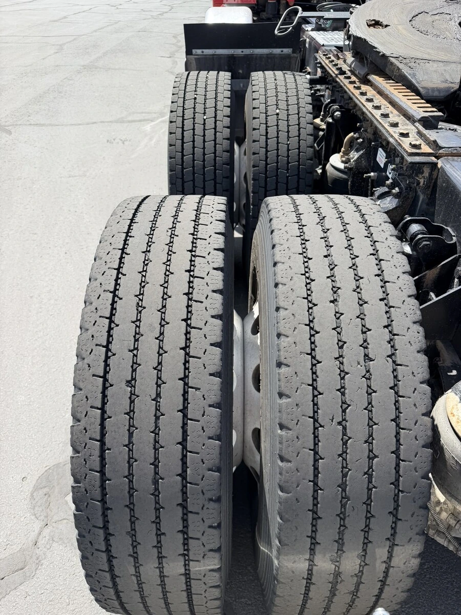 2023 Kenworth T880 — photo 8