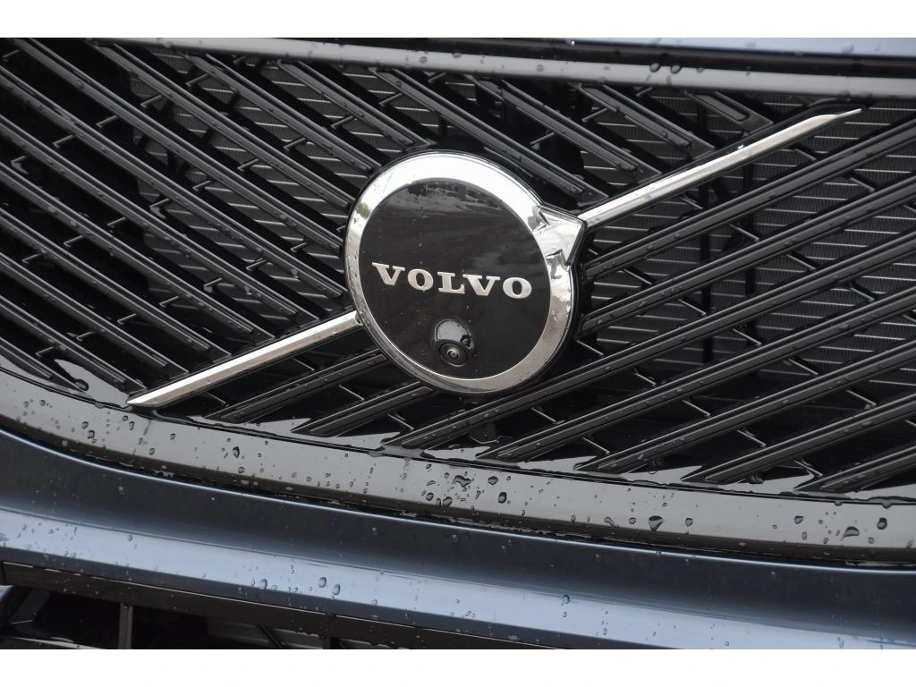 2026 Volvo - image 10
