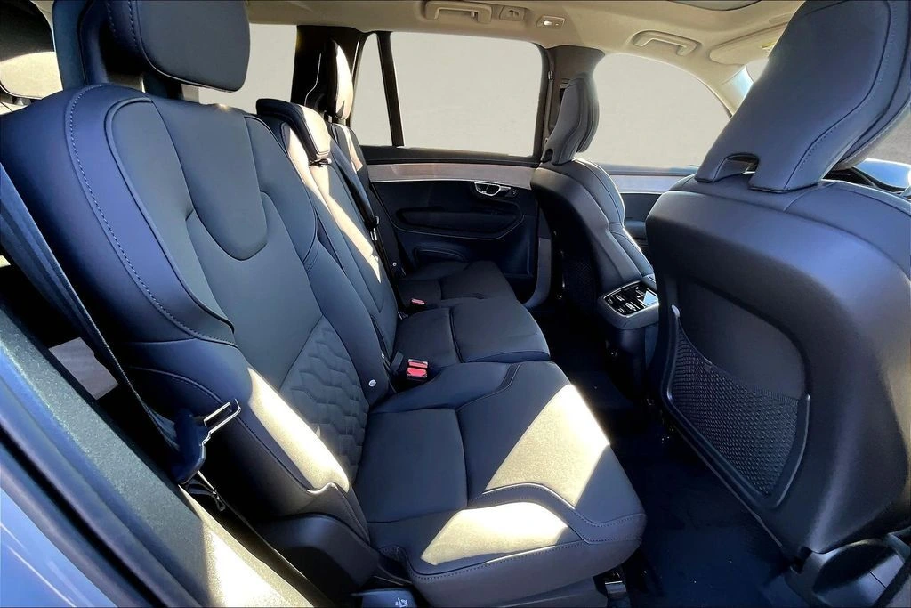 2026 Volvo - image 9