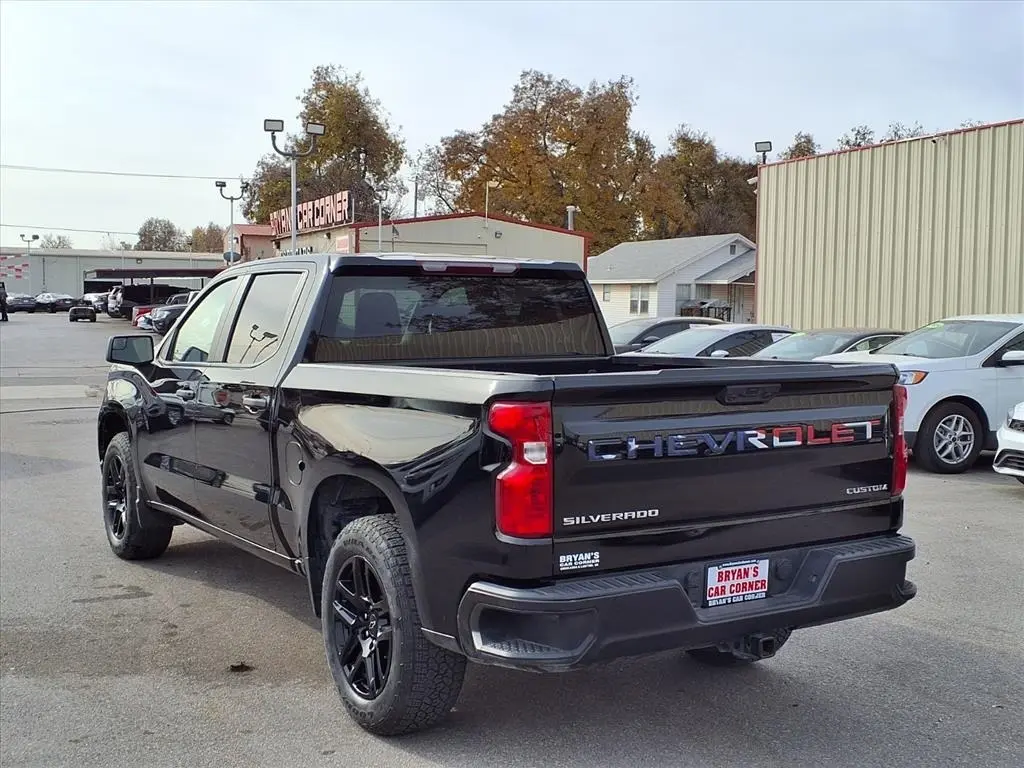2023 Chevrolet Silverado 1500 Custom photo 3