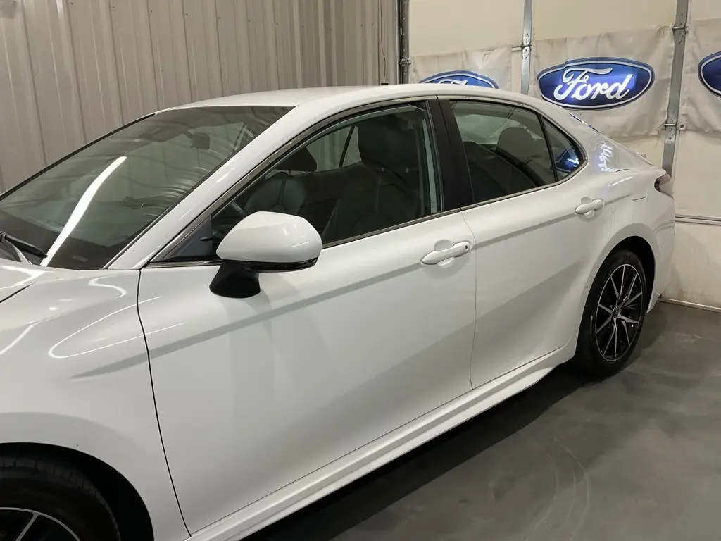 2024 Toyota Camry SE photo 5