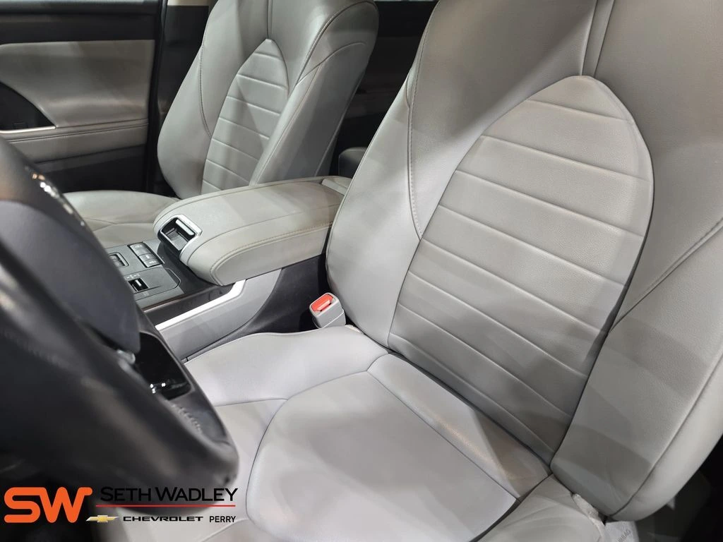 2021 Toyota Highlander XLE - Photo 16