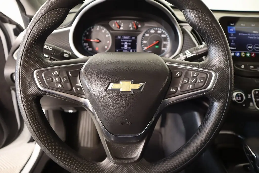 2024 Chevrolet Malibu 1LT photo 3