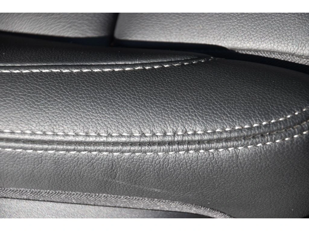 2025 Volvo - image 33