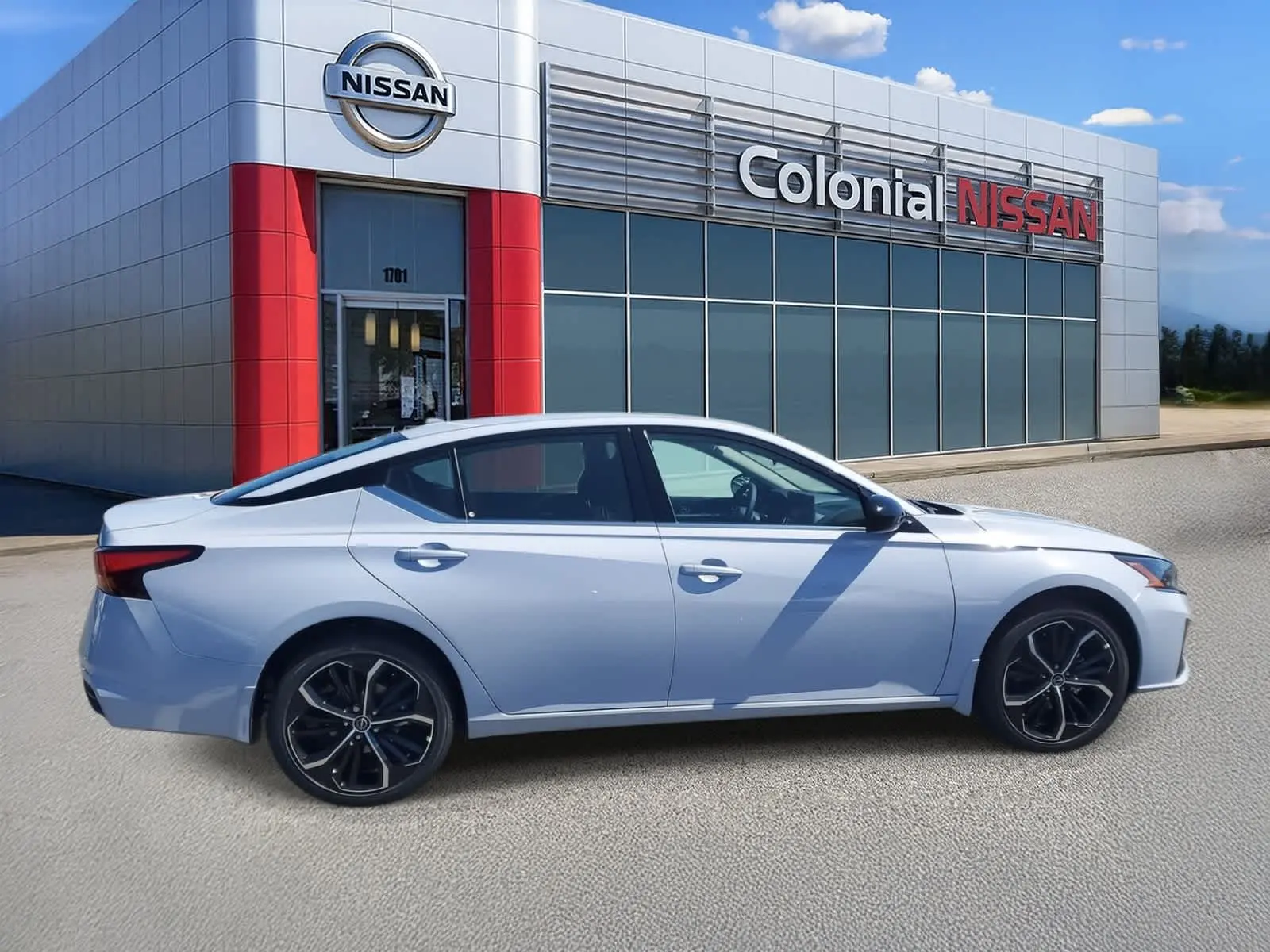 2025 Nissan Altima SR photo 3