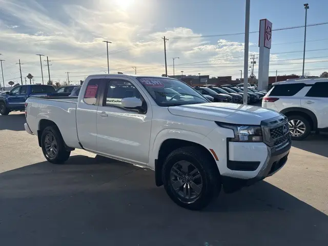 2025 Nissan Frontier SV photo 2