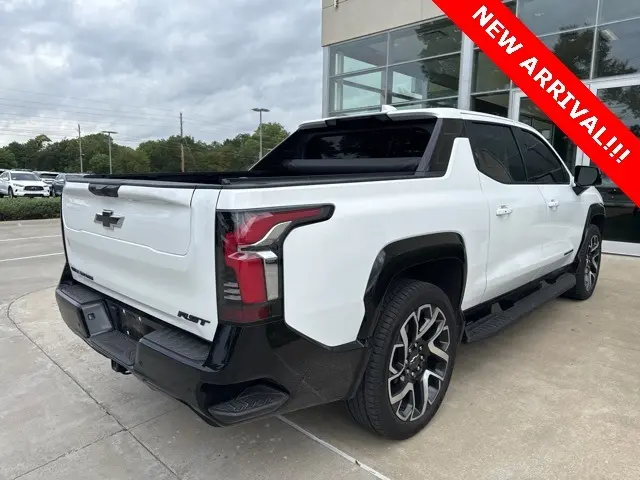 2024 Chevrolet Silverado EV RST photo 4