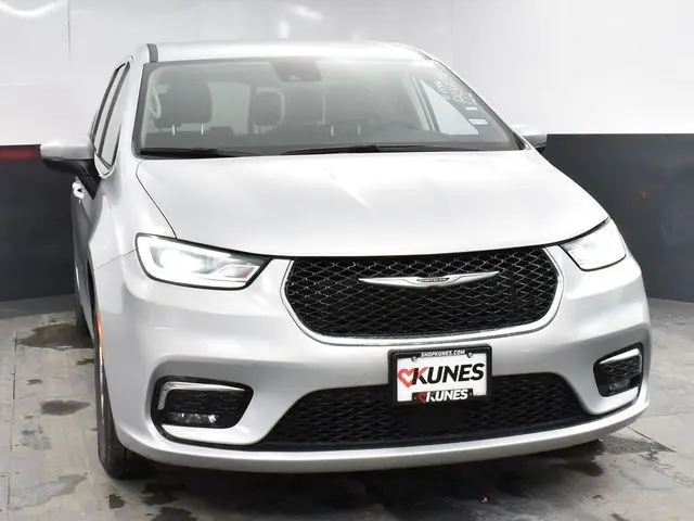 Used 2023 Chrysler Pacifica Touring L with VIN 2C4RC1BG3PR520918 for sale in Belvidere, IL