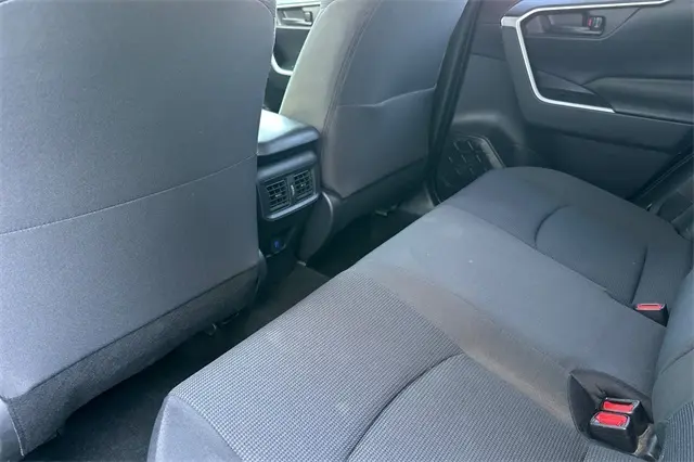 2024 Toyota RAV4 Hybrid LE photo 8