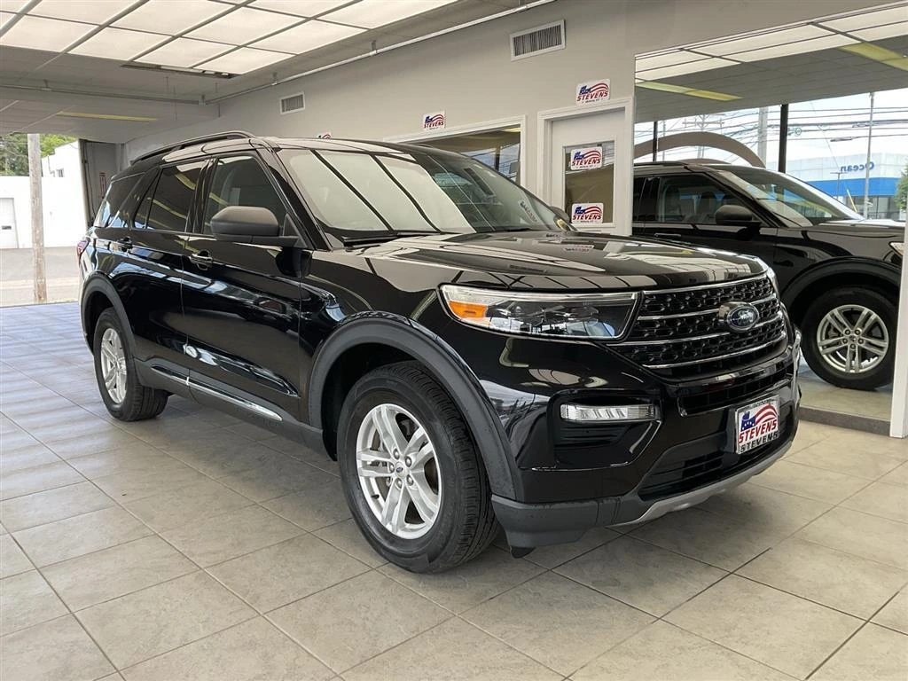 2022 Ford Explorer XLT 4WD's photo