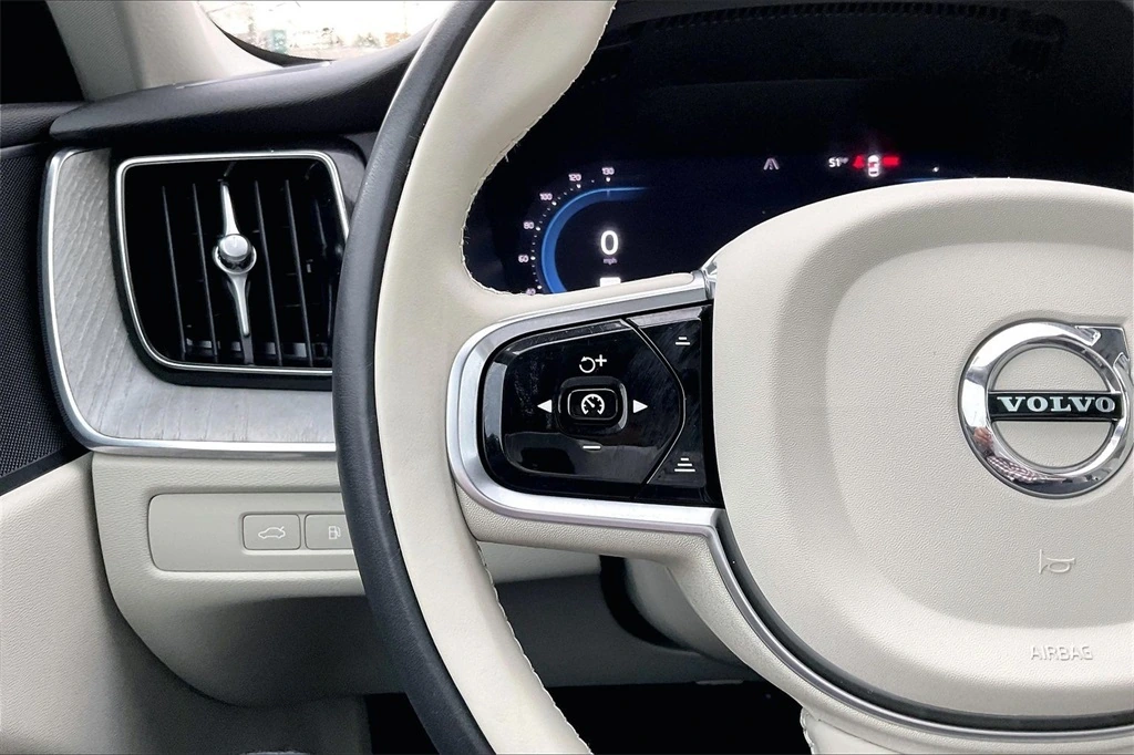 2024 Volvo - image 11