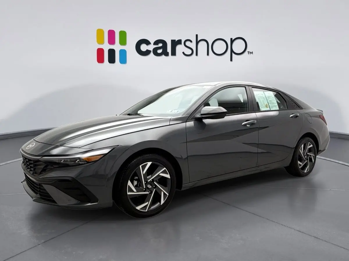 2025 Hyundai Elantra SEL's photo