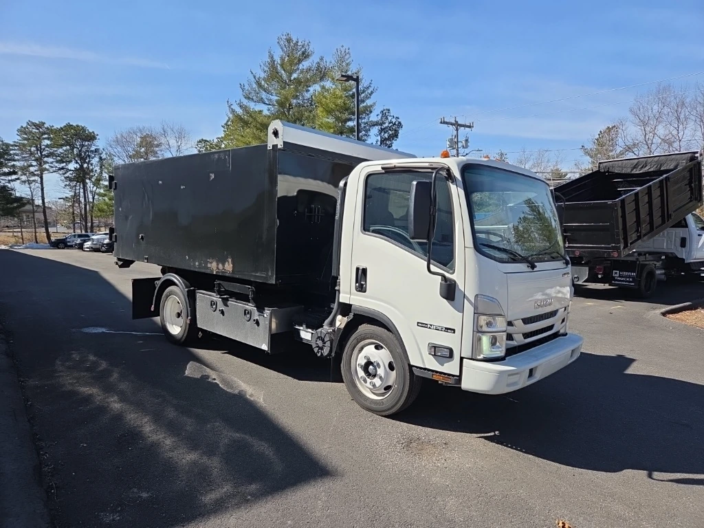 2024 Isuzu NPR - image 3