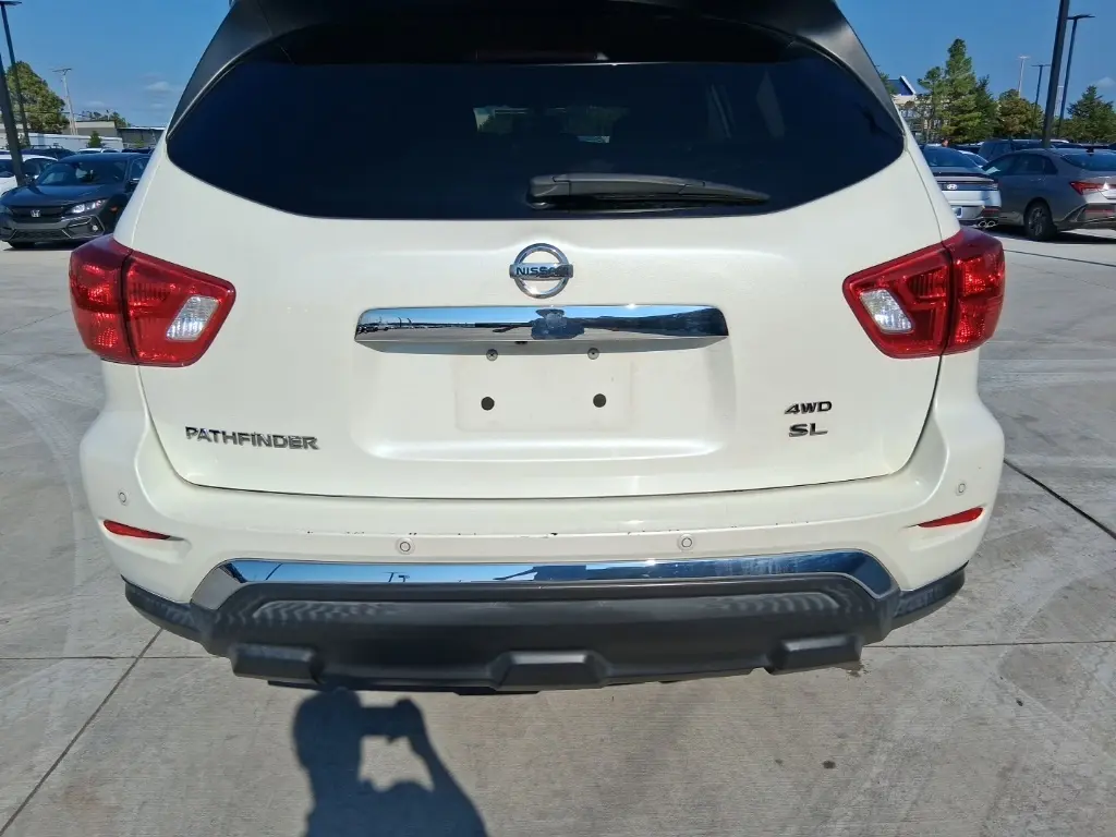 2018 Nissan Pathfinder SL photo 5