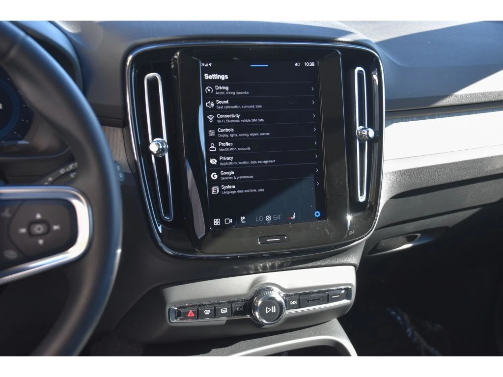 2025 Volvo - image 20