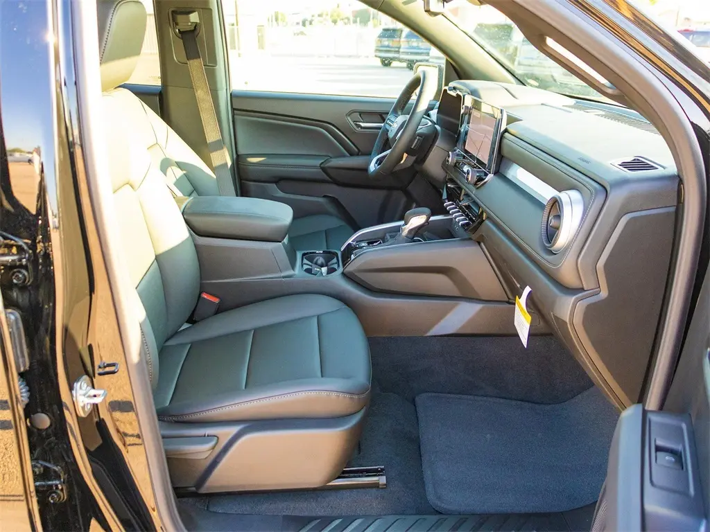 2026 Chevrolet Colorado LT photo 8