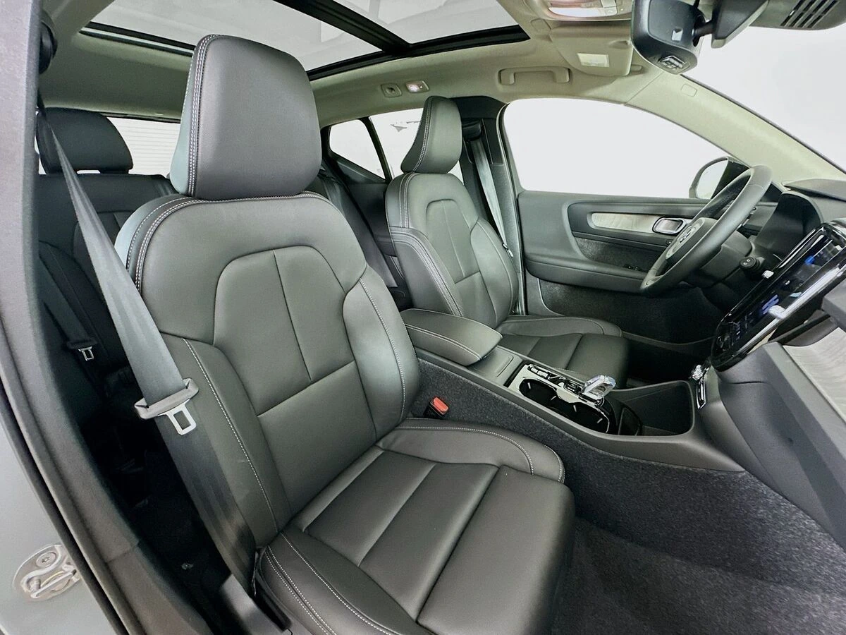 2026 Volvo XC40 Plus - Photo 47