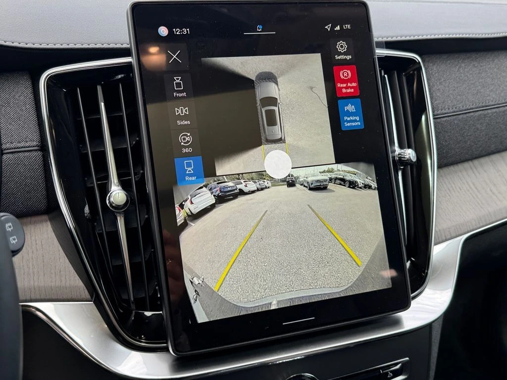 2026 Volvo - image 20