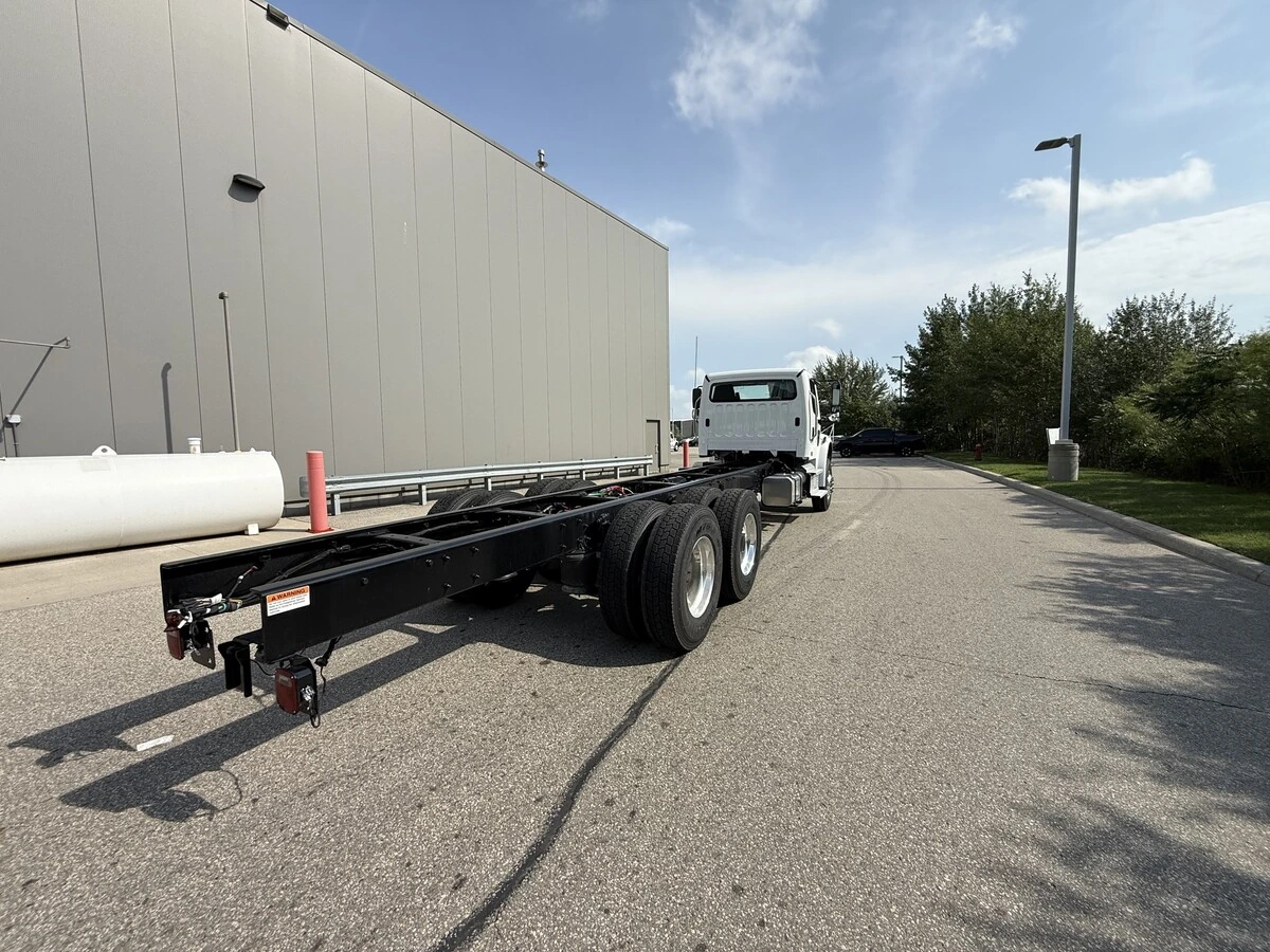 2027 Freightliner M2 106 — photo 7