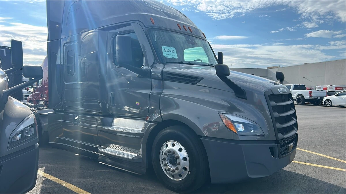 2022 Freightliner Cascadia — photo 4