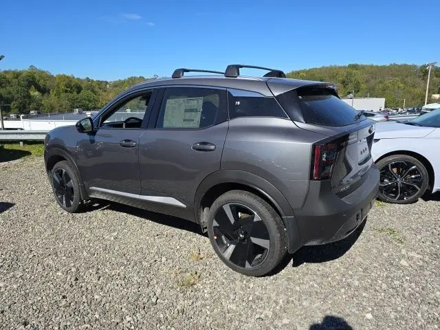 2026 Nissan Kicks SR photo 3