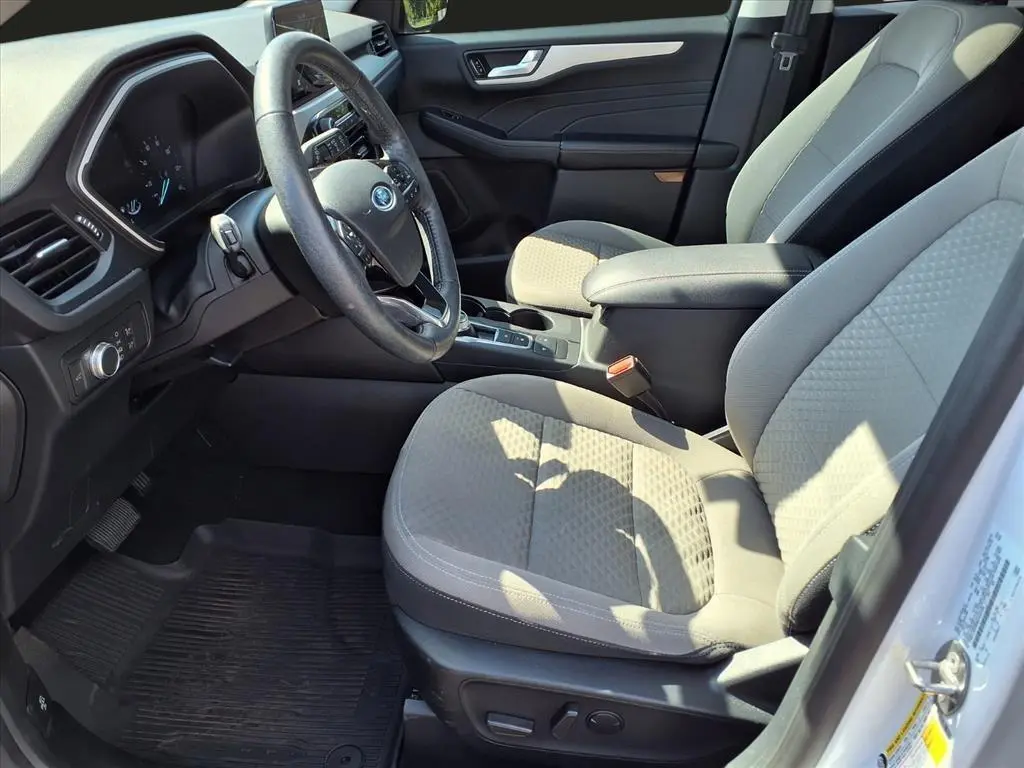 2021 Ford Escape SE photo 3