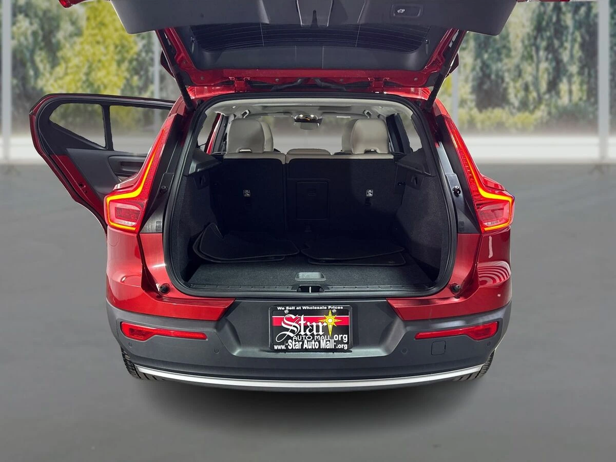 2021 Volvo - image 12