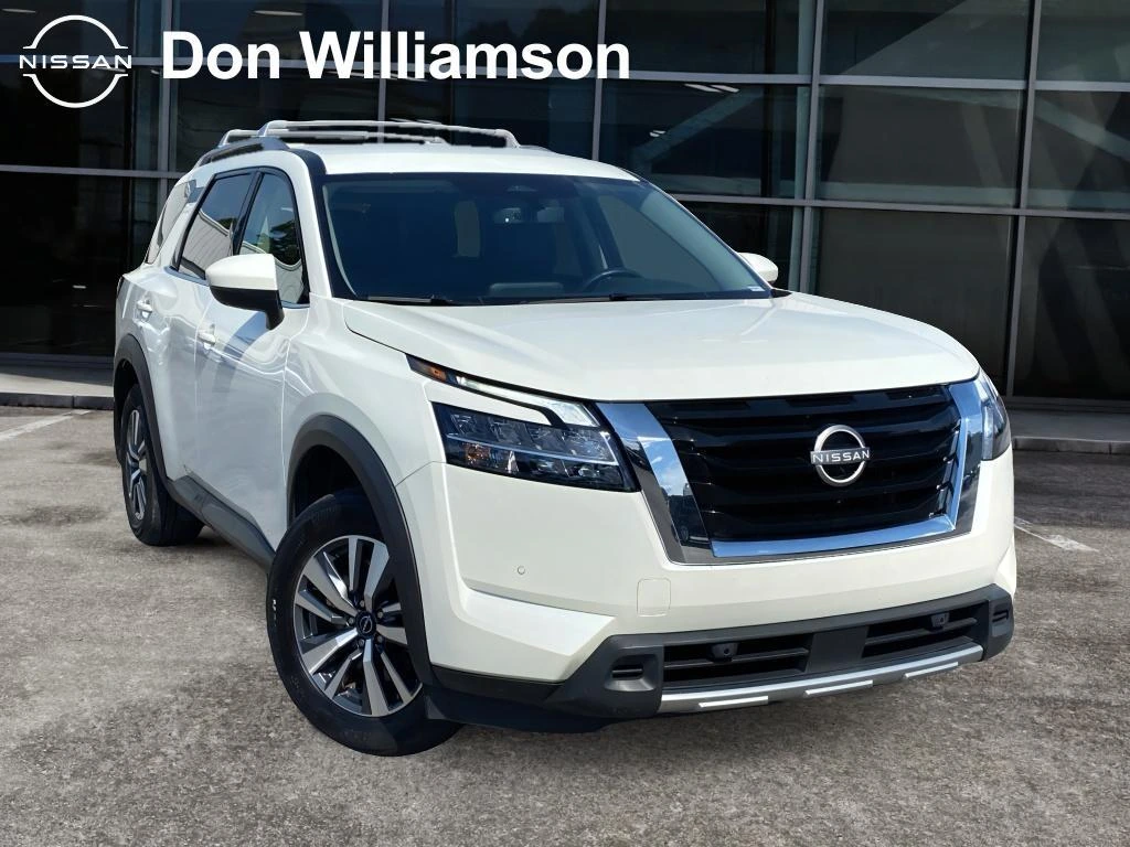 2024 Nissan Pathfinder SL 2WD's photo