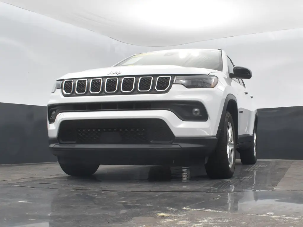 2023 Jeep Compass Latitude photo 38