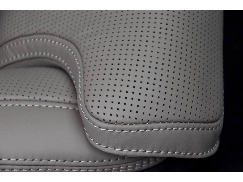 2026 Volvo - image 32