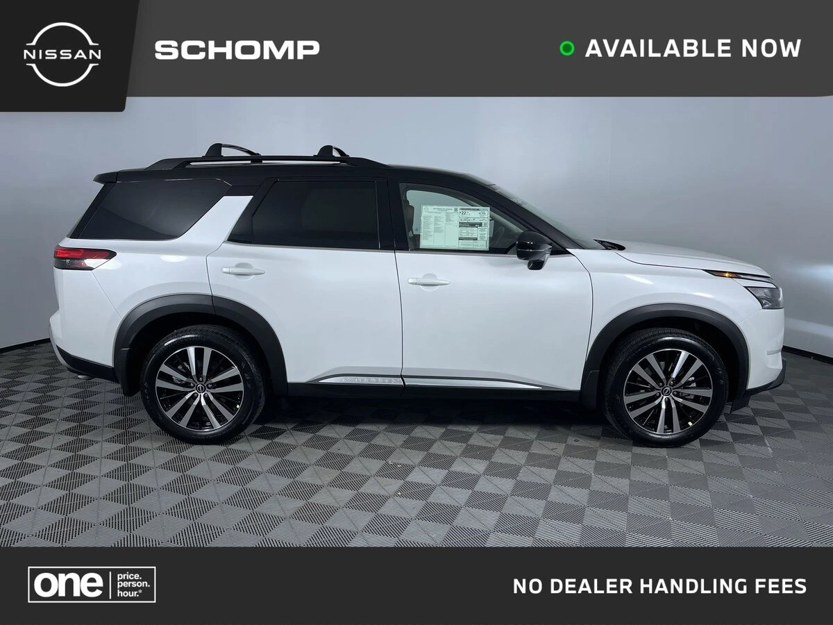 2025 Nissan Pathfinder Platinum's photo