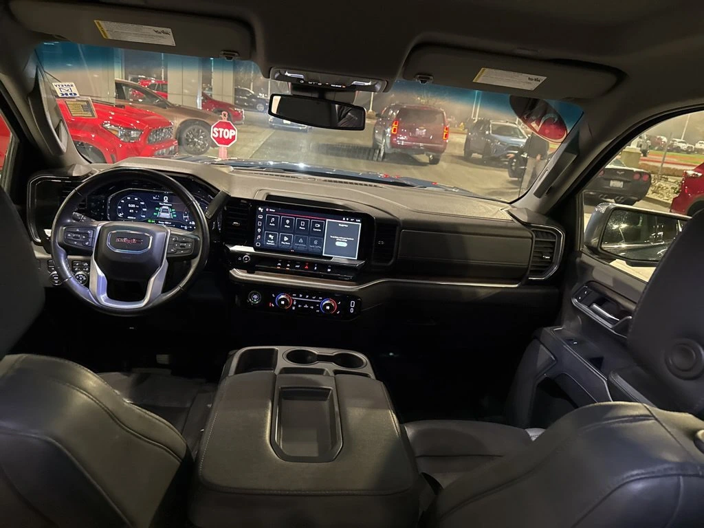 2024 GMC Sierra 1500 SLT - Photo 17