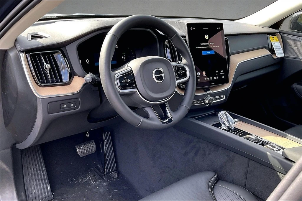 2026 Volvo - image 7