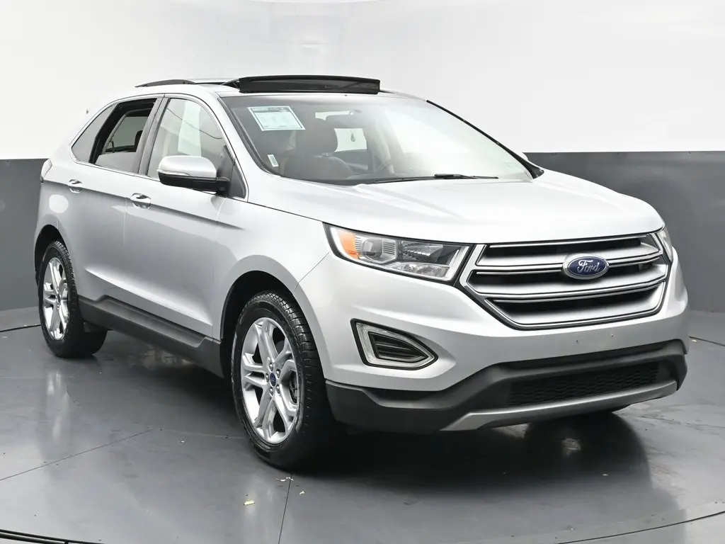 2018 Ford Edge Titanium photo 2