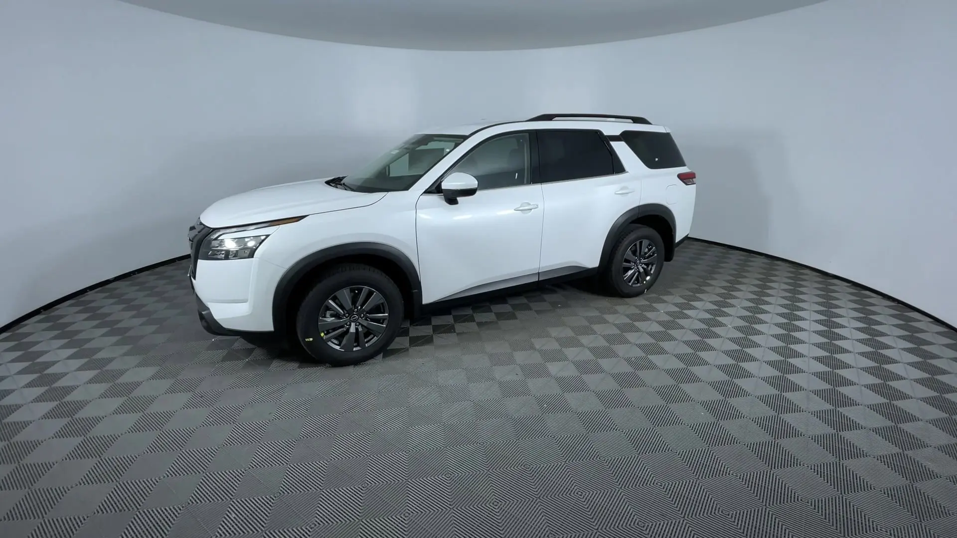 2025 Nissan Pathfinder SV photo 4