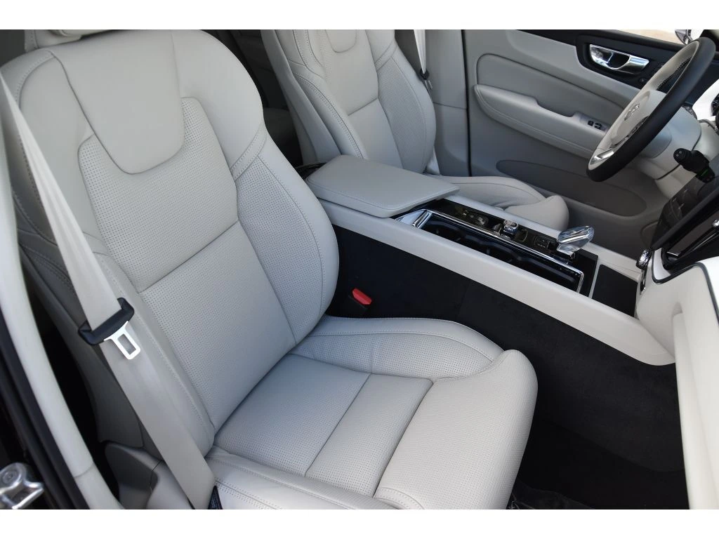 2026 Volvo - image 31