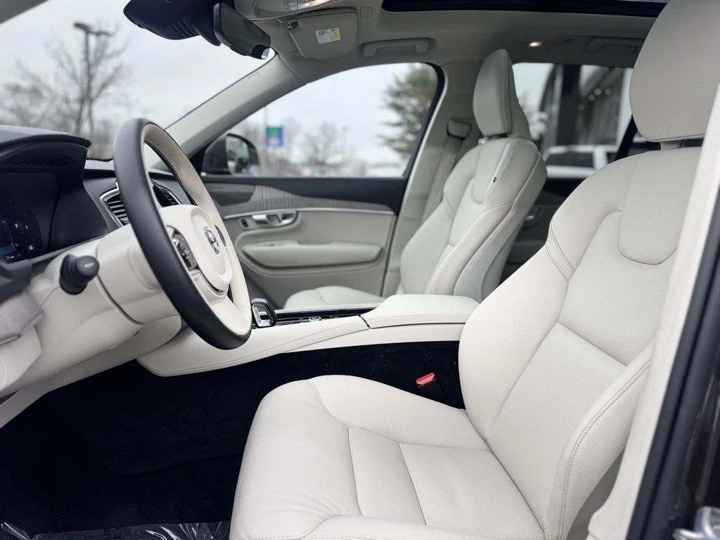 2024 Volvo - image 16