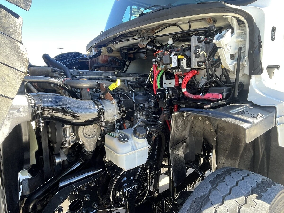 2018 Freightliner 114SD - image 13