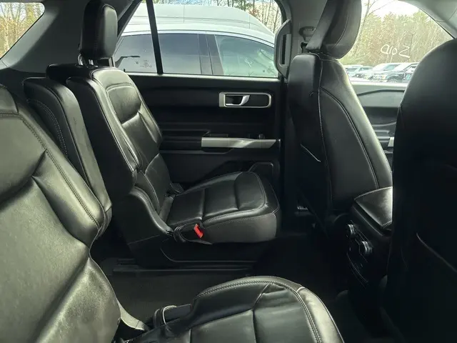 2022 Ford Explorer XLT photo 3