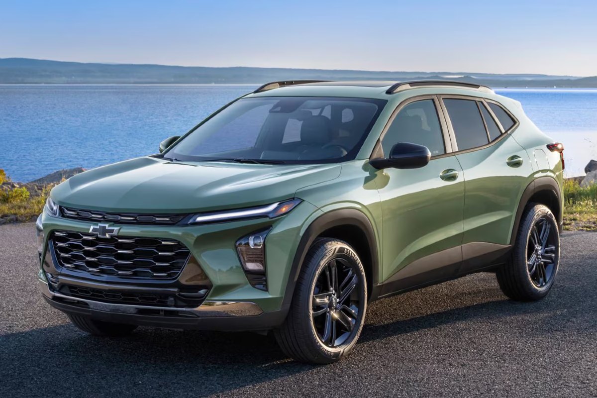 2025 Chevy Trax Exterior Driver Side Front Angle