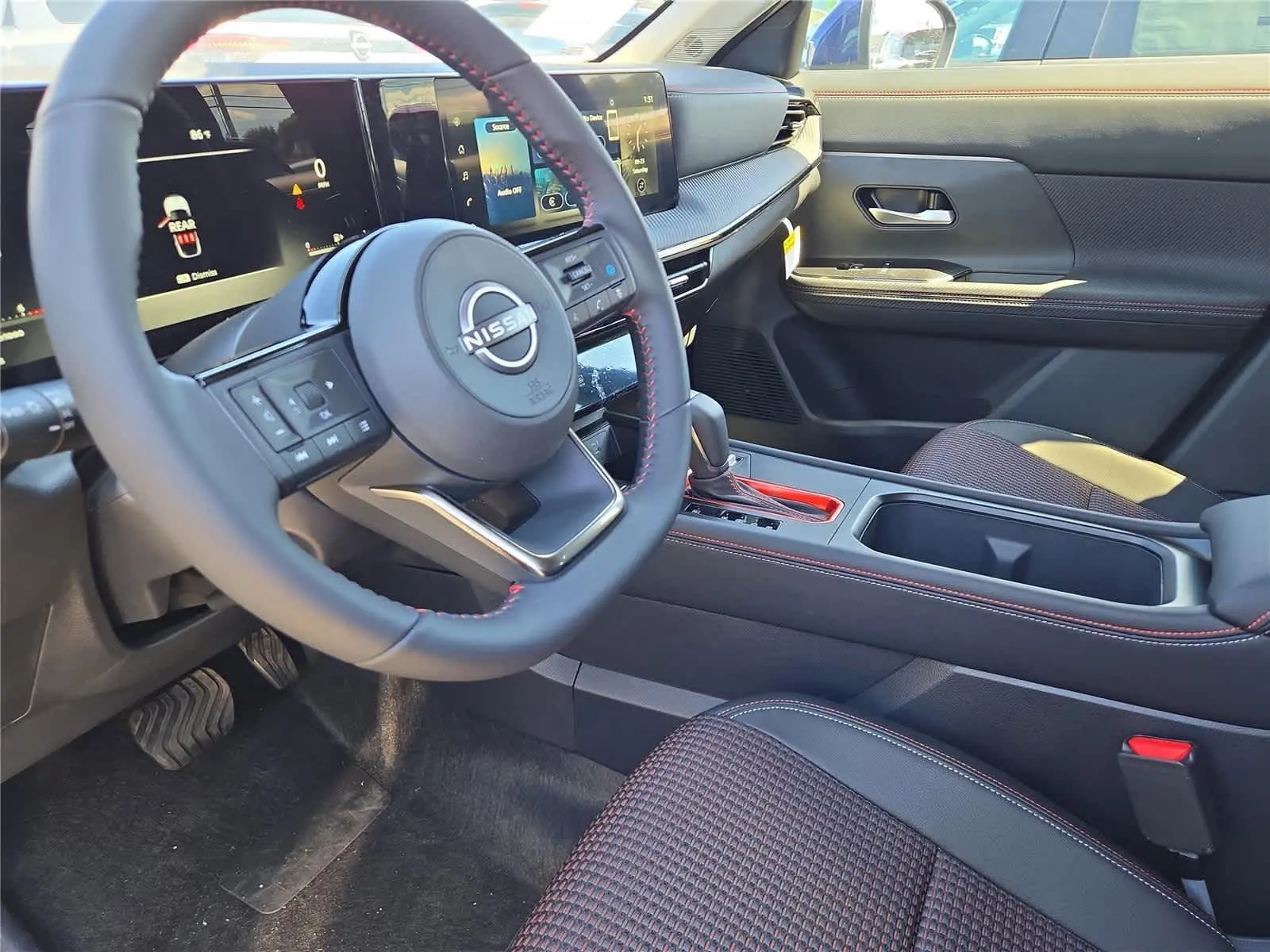 2025 Nissan Kicks SR photo 4