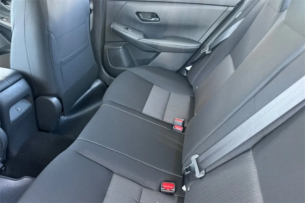 2025 Nissan Sentra SV photo 10