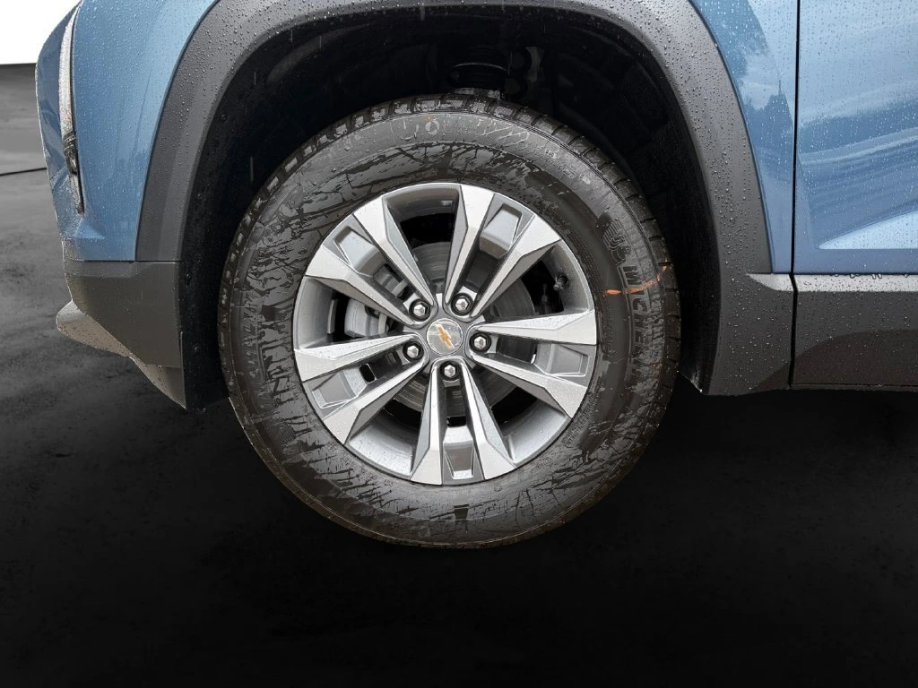 2027 Chevrolet Equinox LT - Photo 12