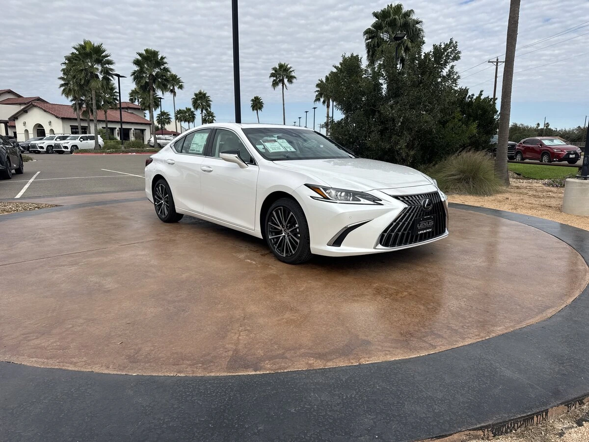 2025 Lexus ES 350's photo
