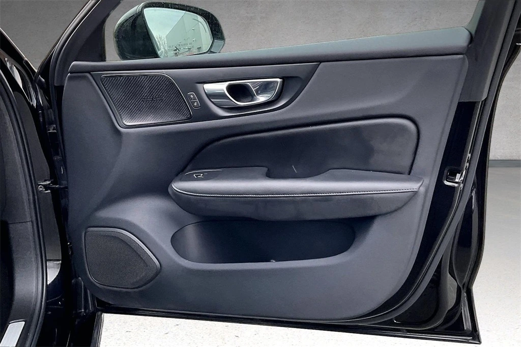 2023 Volvo - image 28