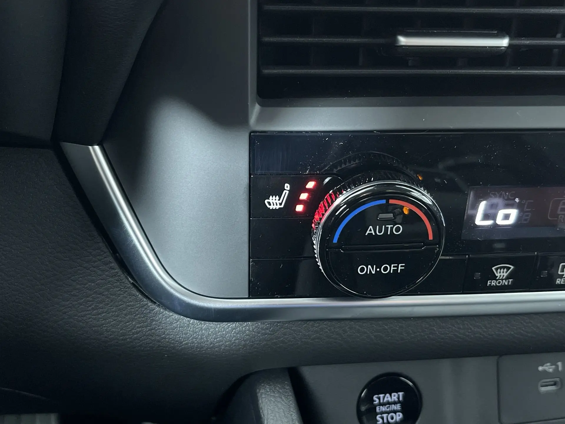 2026 Nissan Rogue SV photo 17
